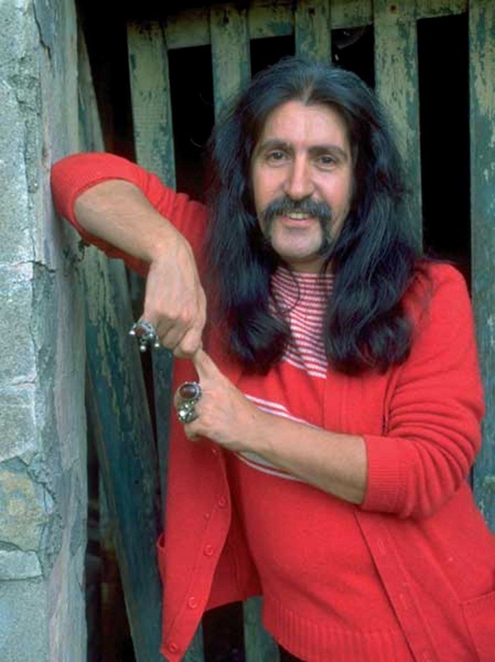 Barış Manço'nun 50 yıl önce bestelediği Cumhuriyet'in 100. yıl marşı bugün sahnede - 2