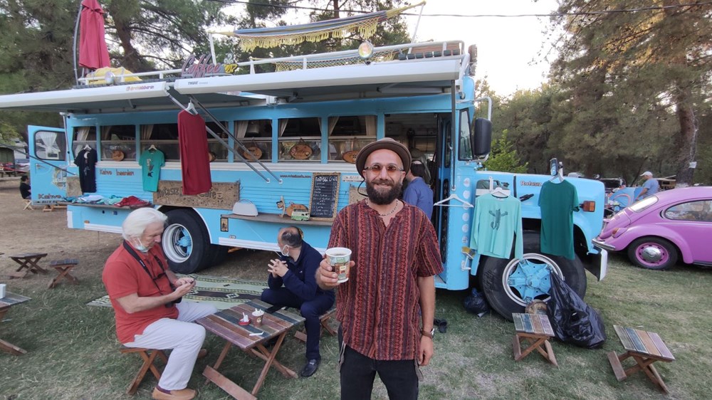 Hem geziyor hem para kazanıyor: Karavanını kahve dükkanı yaptı - 9