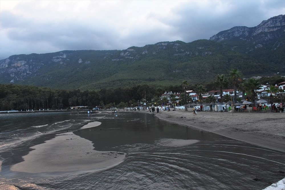 Muğla'da deniz suyu 20 metre çekildi - 1