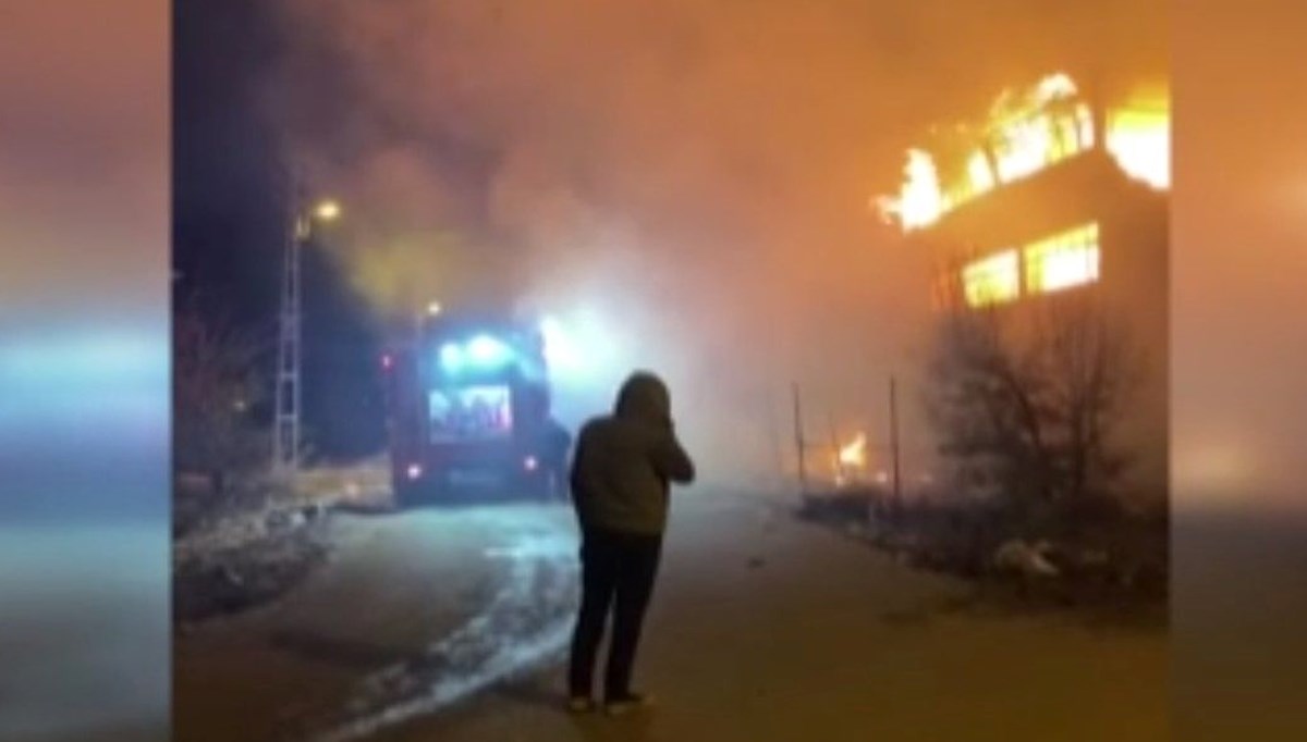 Ankara'da 3 katlı iş yerinde yangın Ankara'da 3 katlı iş yerinde yangın