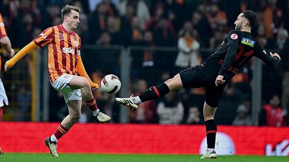 Süper Lig'de şampiyon belli olabilir: Galatasaray ve Fenerbahçe maçlarının ilk 11'leri açıklandı - 2