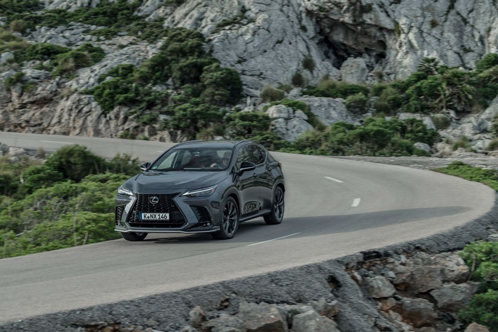 Lexus'ta yeni dönem: İlk plug-in hibrit modelini tanıttı - 18