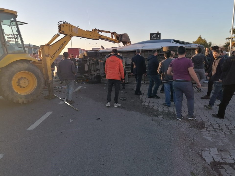 Samsun'da öğrenci servisi devrildi: 2 ölü, 10 yaralı - 2