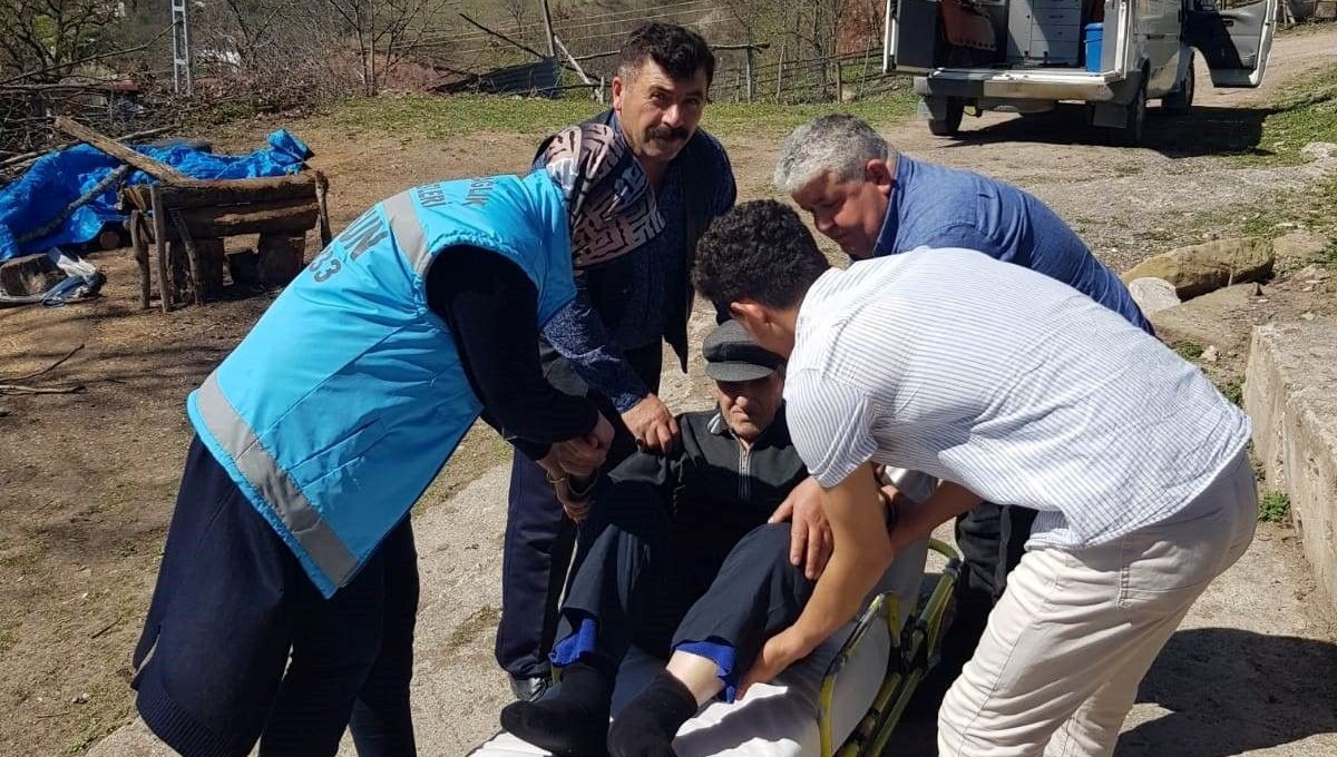 Ambulanslarla sandığa giderek oy kullandılar