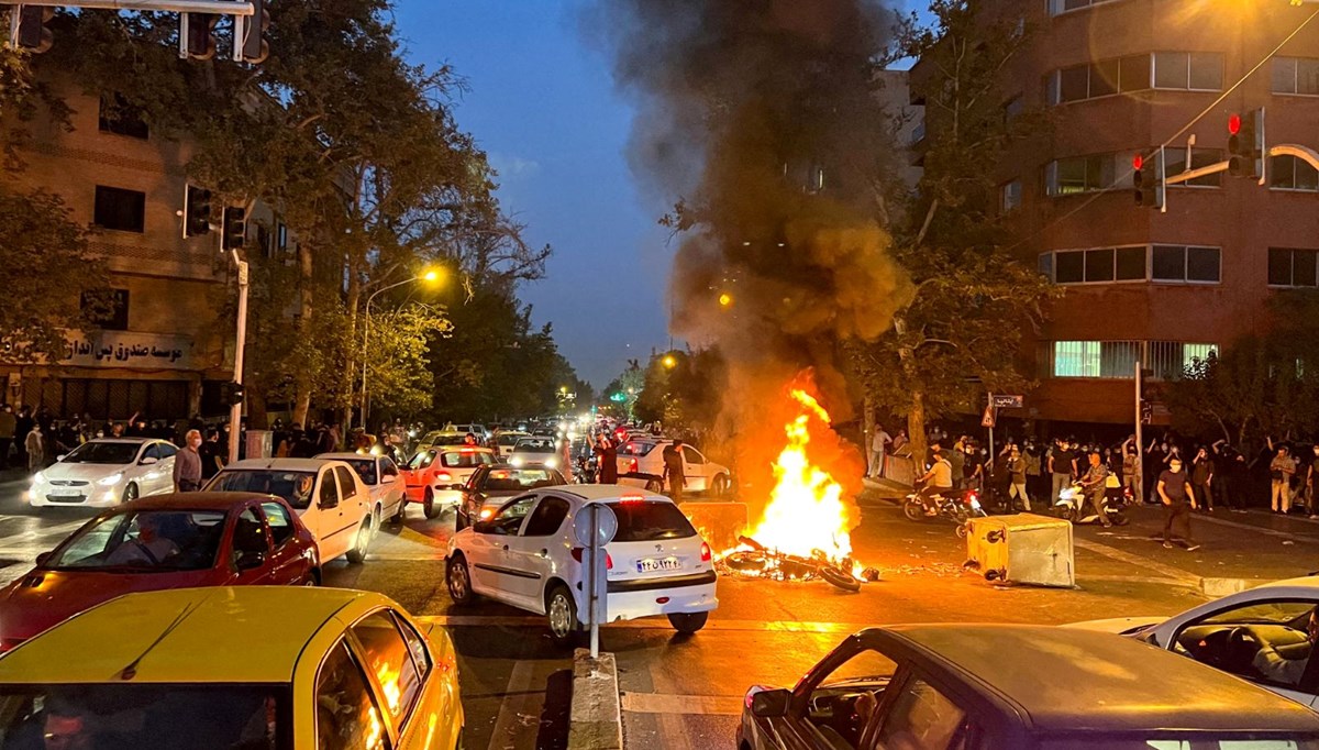 İran'da ölen protestocu sayısı 342'ye idam kararı verilenlerin sayısı 5'e çıktı İran'da ölen protestocu sayısı 342'ye idam kararı verilenlerin sayısı 5'e çıktı