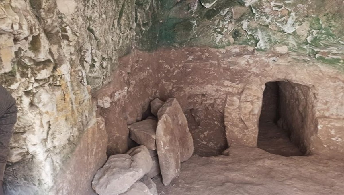 Adıyaman'da kaçak kazılarda 1900 yıllık oda mezarı bulundu Adıyaman'da kaçak kazılarda 1900 yıllık oda mezarı bulundu