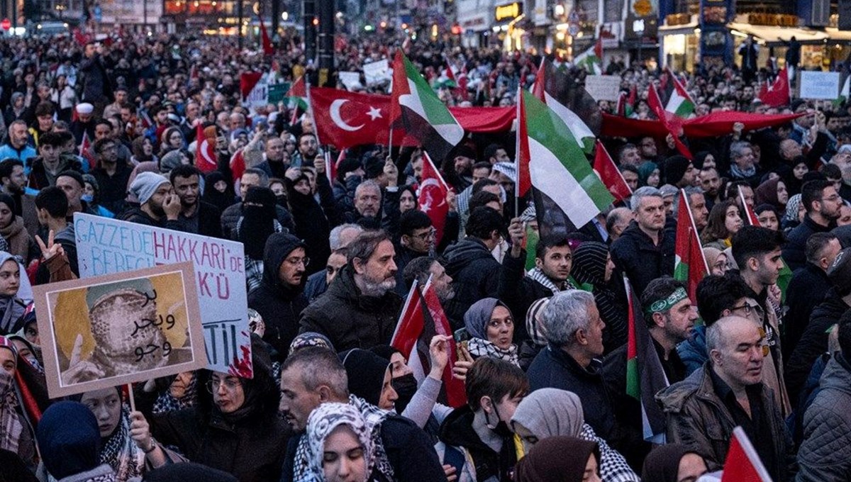 İstanbul'da şehitler ve Gazze için yürüyüş