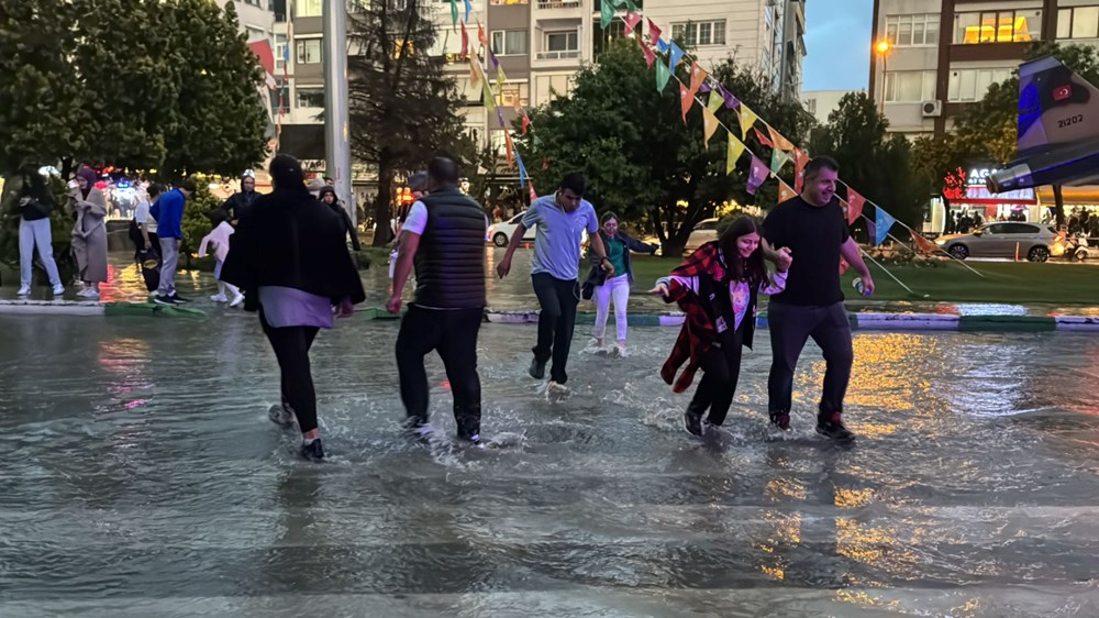 Bugün
hava nasıl olacak? Akşam saatlerinde şiddetli yağışa dikkat (İstanbul, Ankara, İzmir
hava durumu) - 9