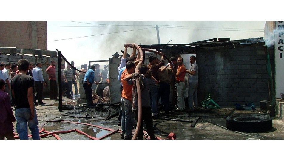 Cizre'de yangın: 2 yaralı