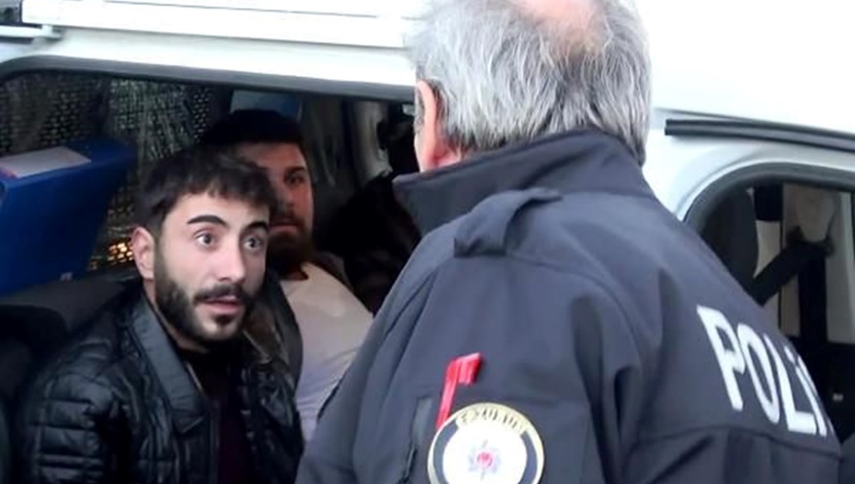 Polisi alarma geçiren ihbarda tabancalar oyuncak çıktı Polisi alarma geçiren ihbarda tabancalar oyuncak çıktı