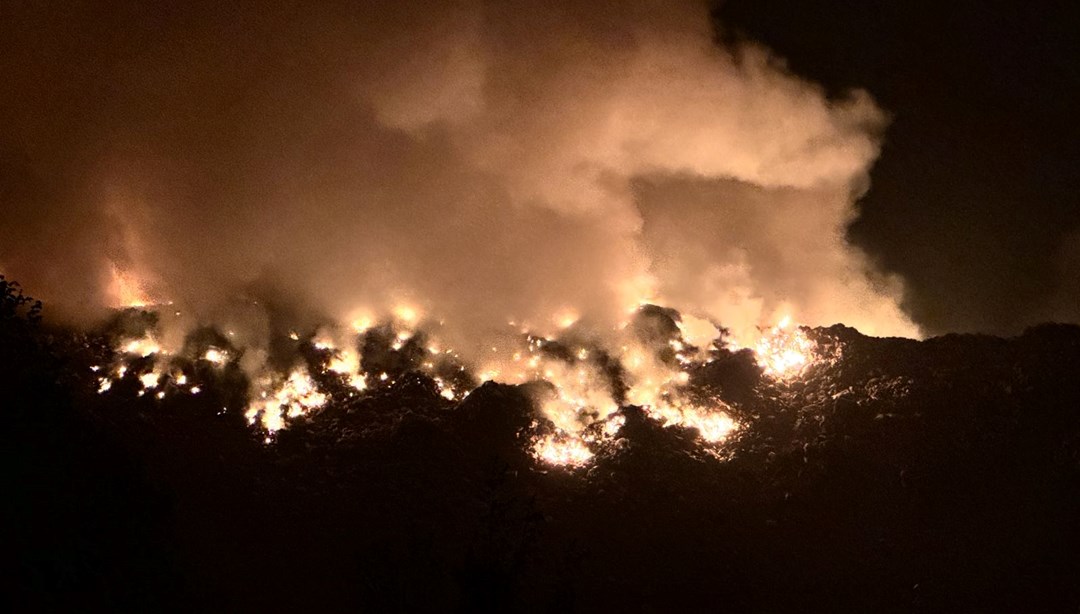 Artvin'de çöp sahasında yangın çıktı: Ekipler bölgede