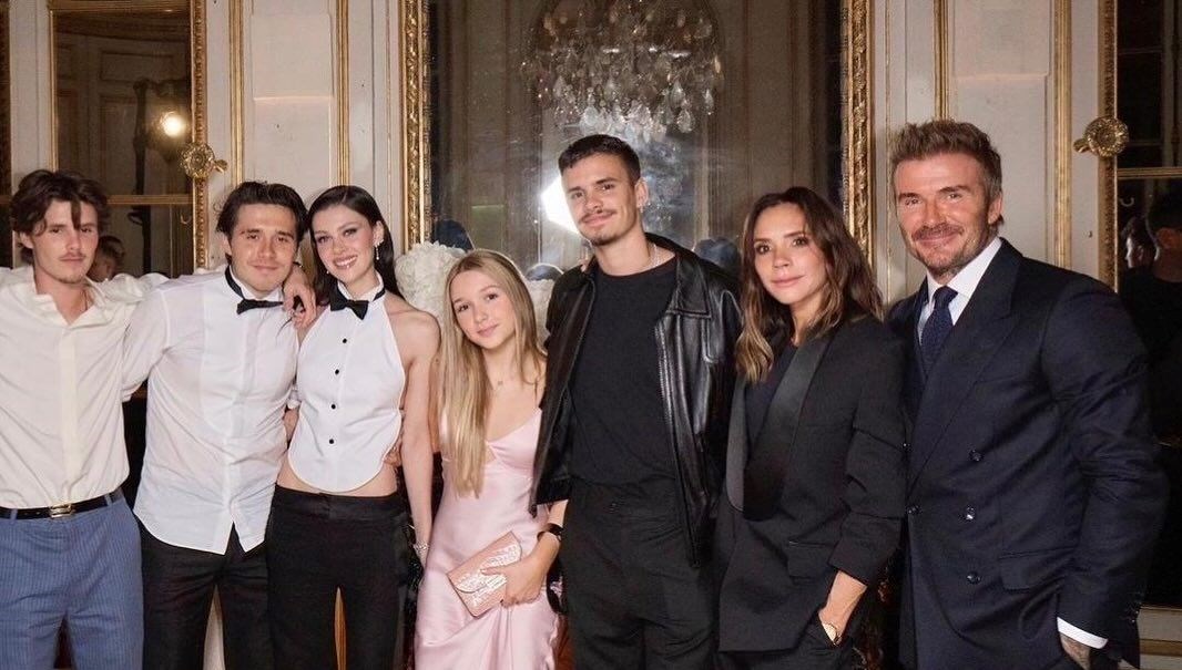 Beckham ailesi, Paris Moda Haftası’nda: “Seninle gurur duyuyoruz”
