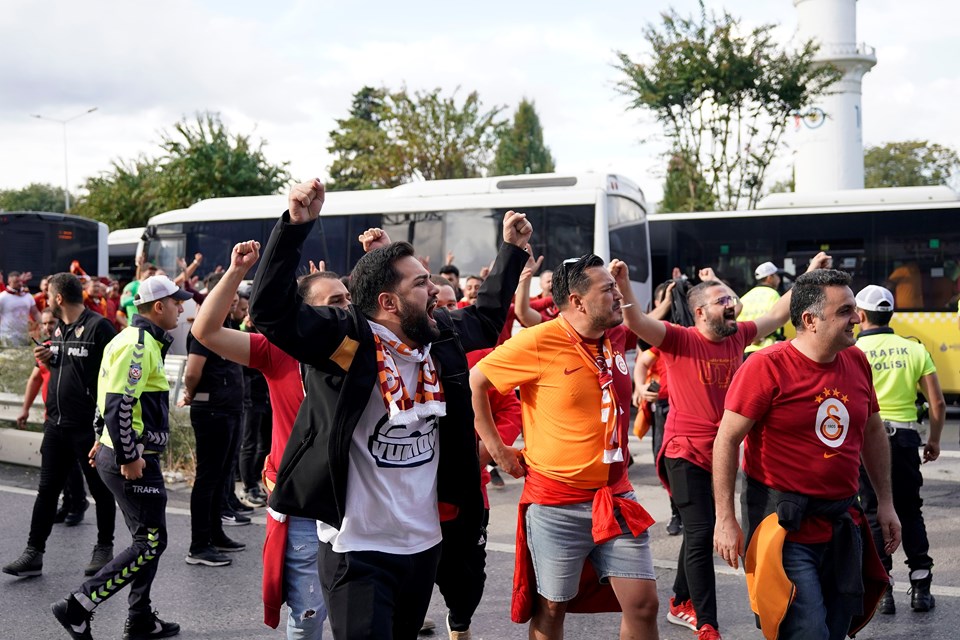 Galatasaray taraftarı derbi için stada geldi - 1