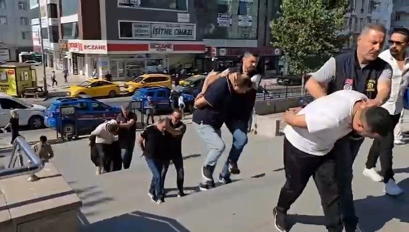 Alkollü müşterilerin kredi kartlarını kullanmışlar