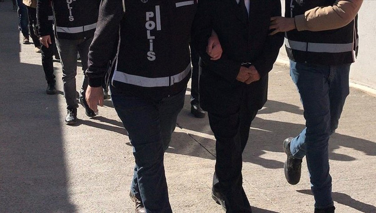 Adana'da uyuşturucu operasyonu: 27 şüpheli tutuklandı Adana'da uyuşturucu operasyonu: 27 şüpheli tutuklandı