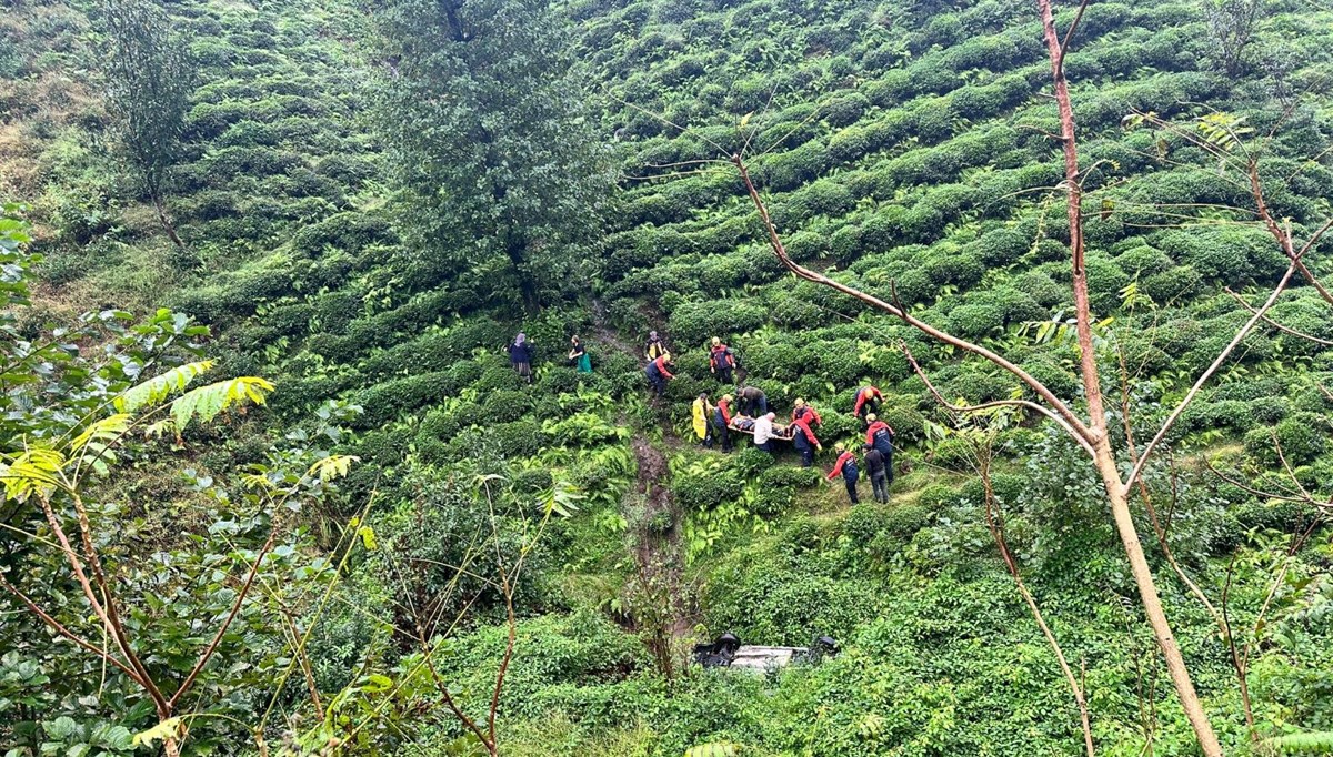 Rize'de feci kaza: 400 metre yuvarlanan araçtan atlayarak kurtuldu