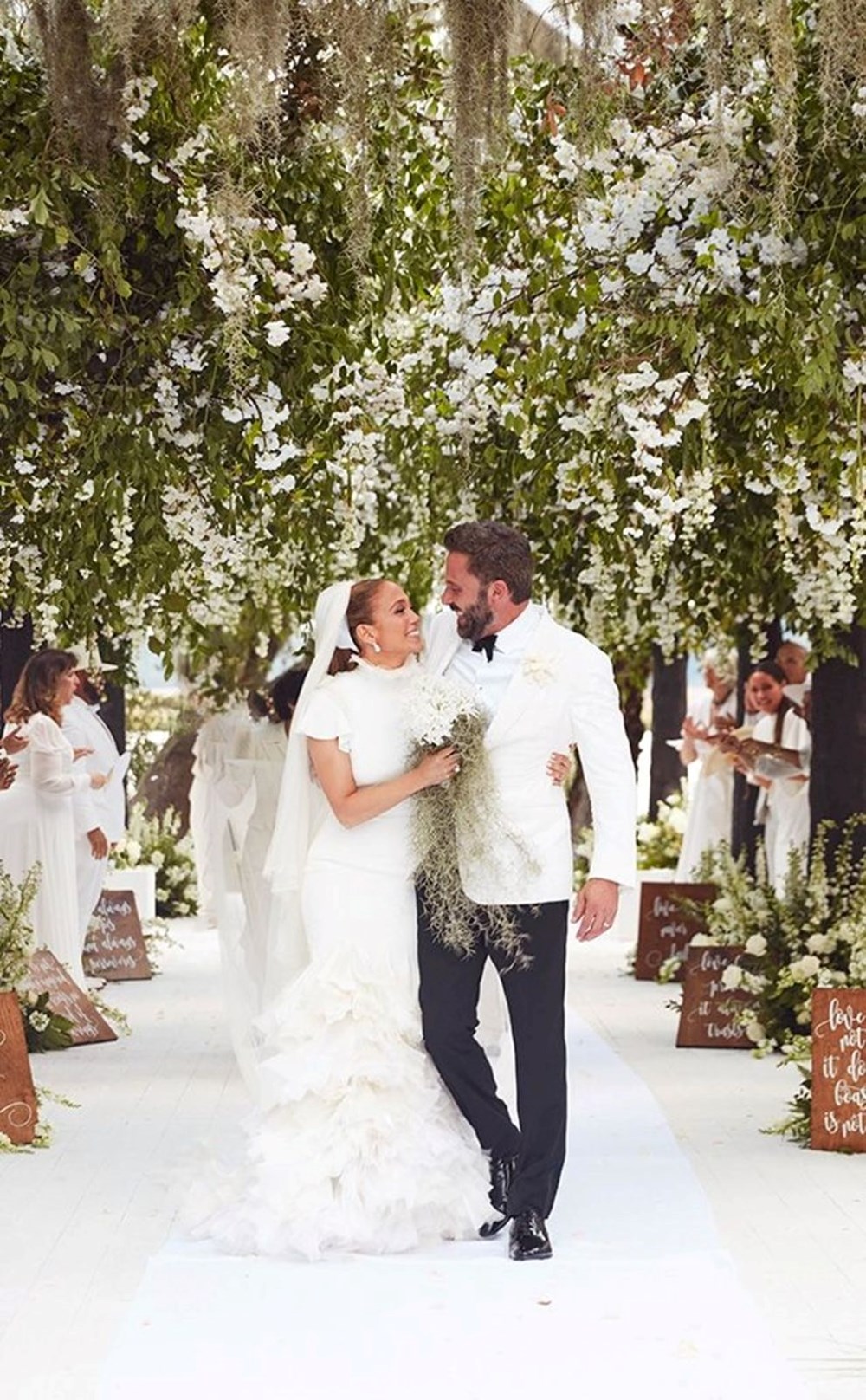 Jennifer Lopez ve Ben Affleck ilk kez evli bir çift olarak poz verdi - 8
