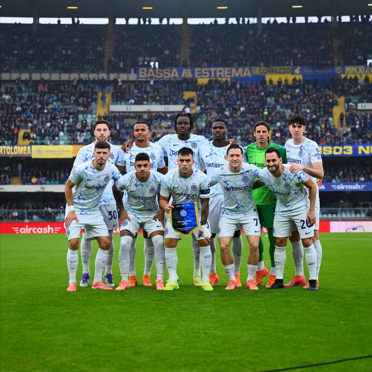Inter takımı, Verona maçı öncesi fotoğraf çektirdi.