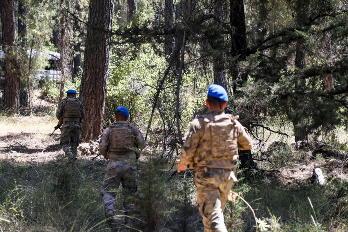 Komandolardan eller tetikte devriye: 640 kilometrelik sahil şeridinde 24 saat nöbete başladılar