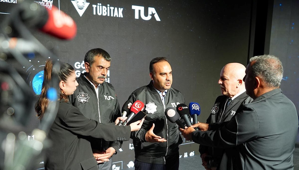 Kacır: Ay'a milli uzay aracımızla gideceğiz