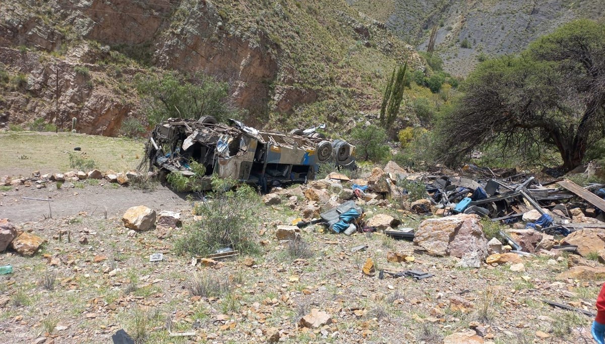 Bolivya'da otobüs uçuruma yuvarlandı: 31 ölü