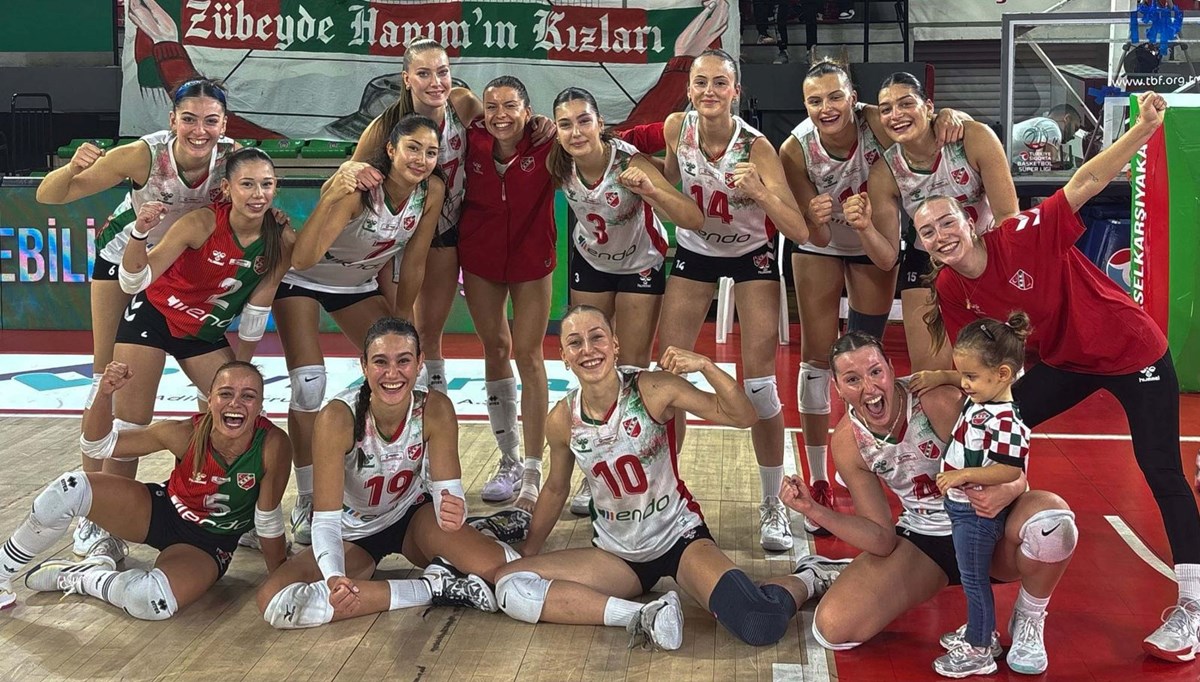 Karşıyaka filede VakıfBank önünde