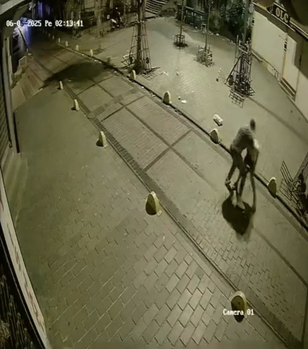 Fatih'te kanlı gece: Önce bıçakladı sonra telefonunu alıp kaçtı - 1