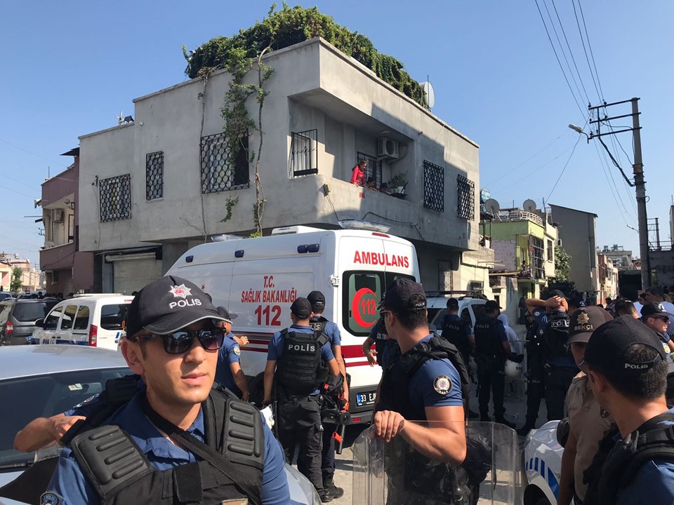 Mersin'de bir evde 5 kişi ölü bulundu - 1