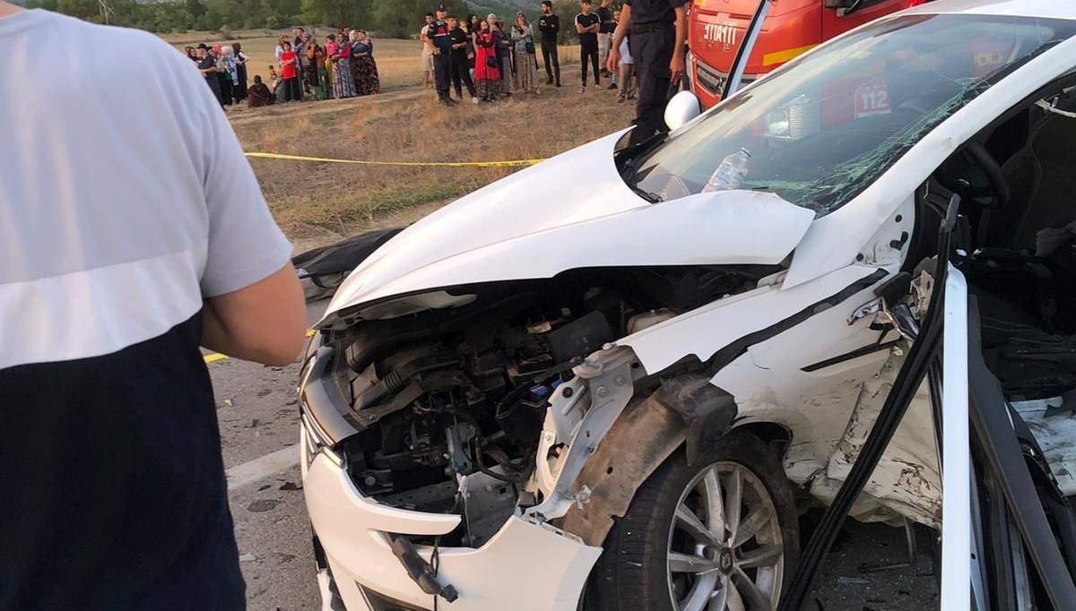 Sinop'ta iki otomobil kafa kafaya çarpıştı: 3 ölü, 4 yaralı Sinop'ta iki otomobil kafa kafaya çarpıştı: 3 ölü, 4 yaralı