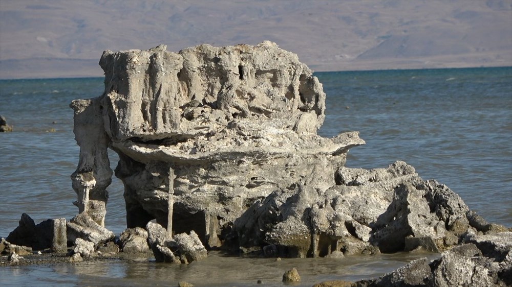 Van Gölü'nde su çekilince binlerce yıllık mikrobiyalitler görüntülendi - 4