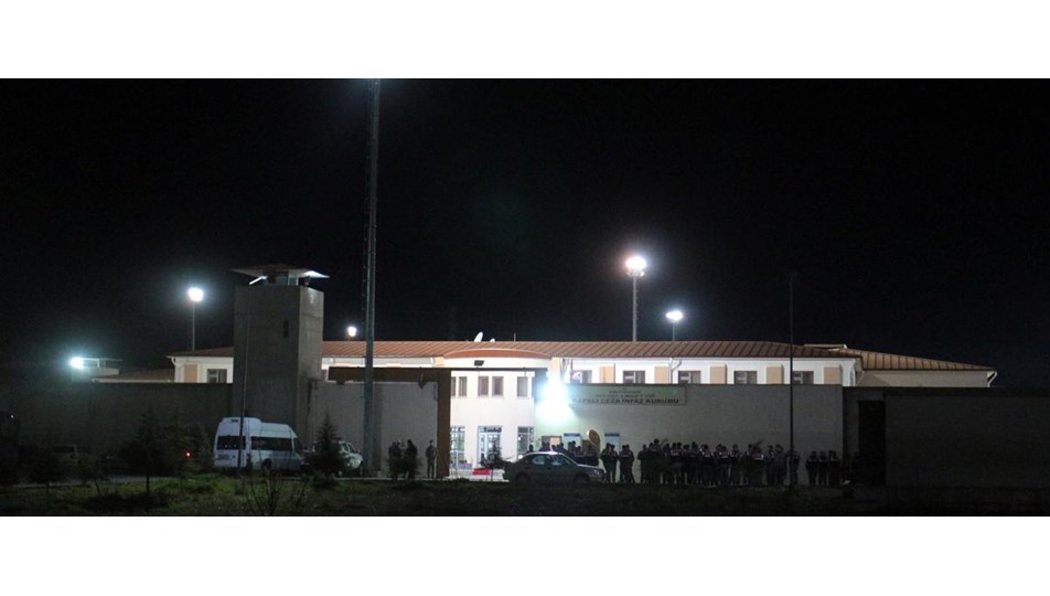 Kandıra T Tipi Cezaevi'nde yangın paniği