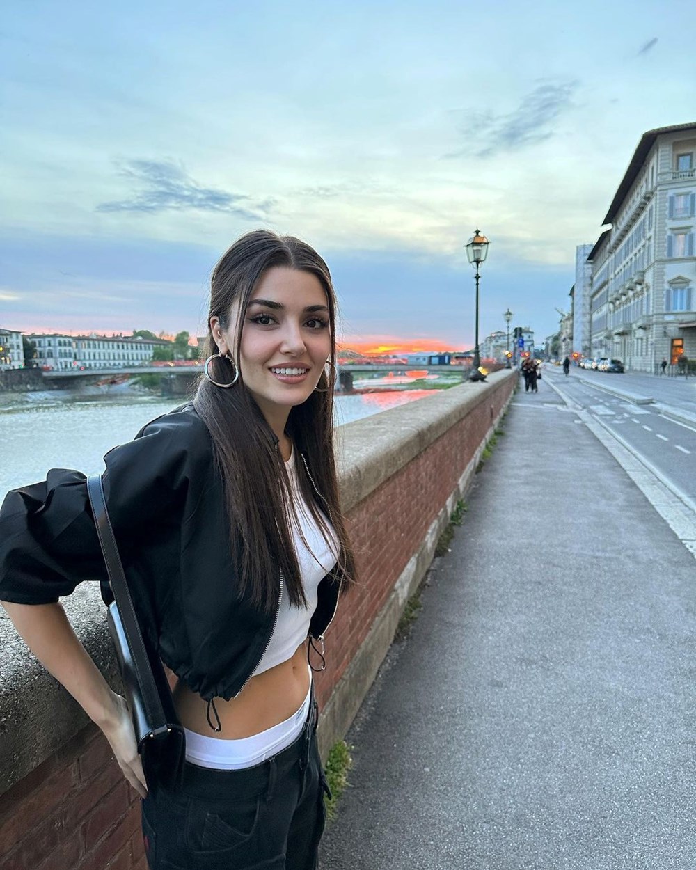 Demet Özdemir'den Şaşırtan Stil Değişikliği: Tek Gecelik İmaj Macerası! 157 fy5ycpKA6EKg6OBdPKrVKw