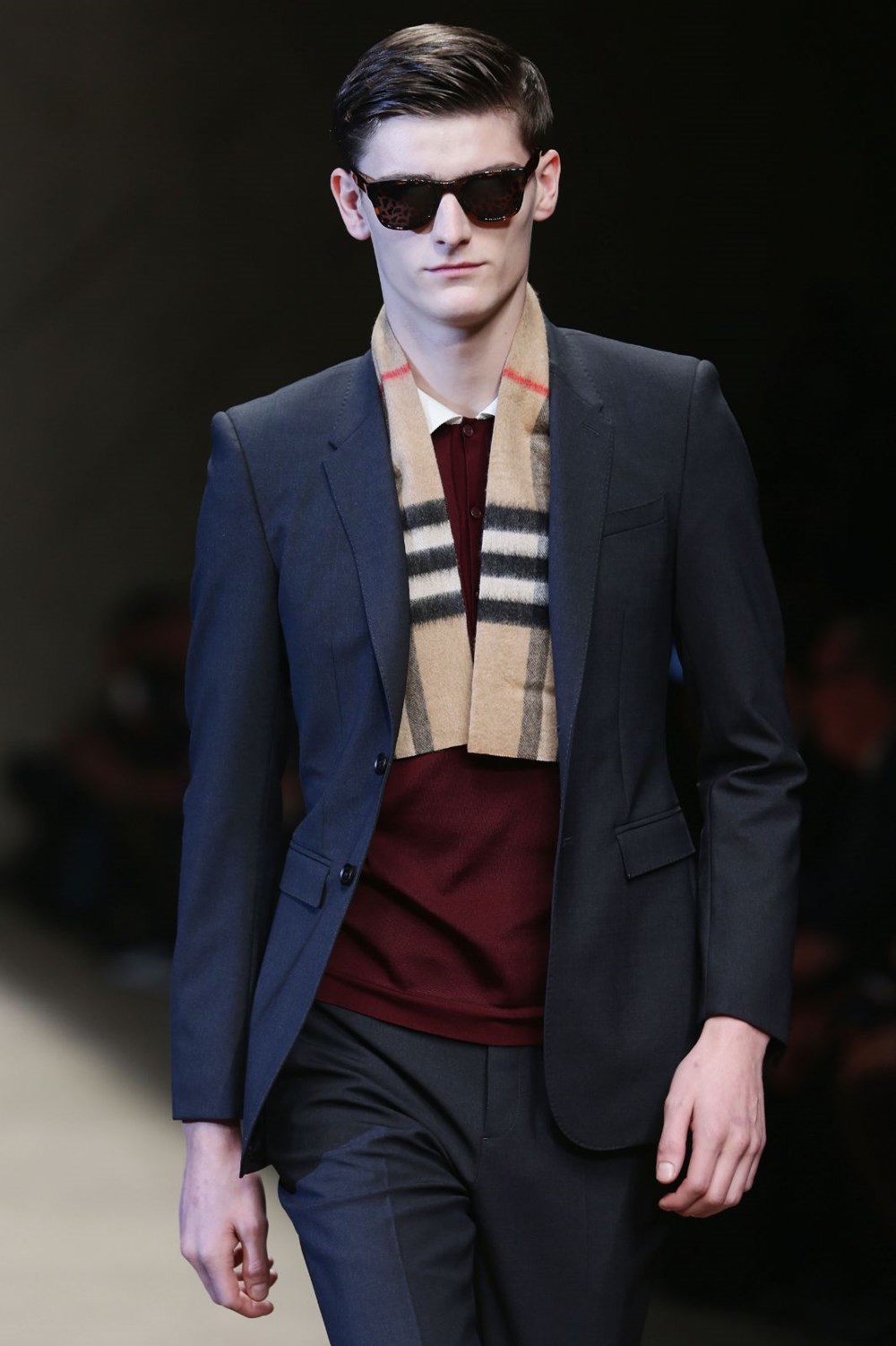Burberry Erkek Takim Elbise Modelleri Hertelden Birname En Yeni Moda Dekorasyon Trendleri