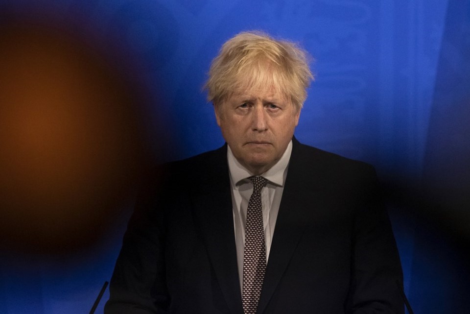 Eski danışmanından İngiltere Başbakanı Johnson'a ağır suçlama: "80 yaşın üzerindekiler ölüyor diye ekonomiyi bitiremeyiz" dedi - 1