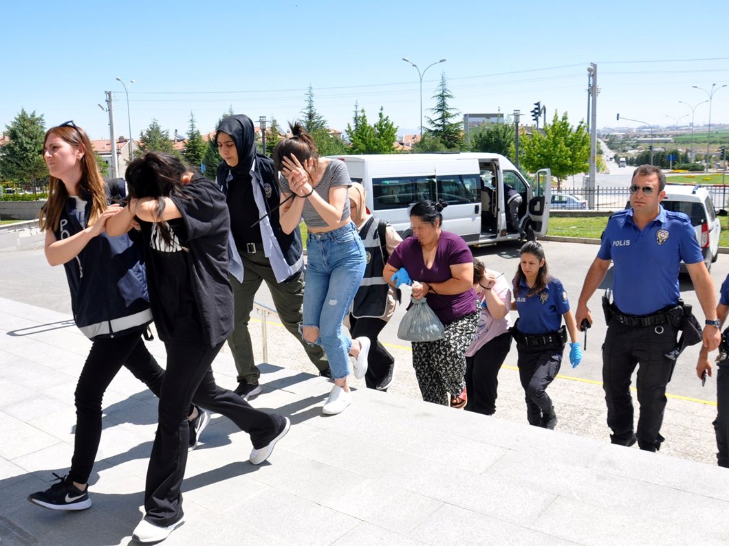 aoi miyama couchsurfing türkçe
