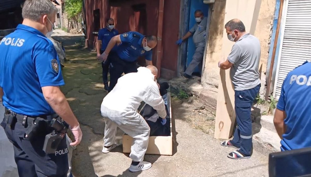 Ankara’da bir evde erkek cesedi bulundu: 15 gün önce öldüğü düşünülüyor Ankara’da bir evde erkek cesedi bulundu: 15 gün önce öldüğü düşünülüyor