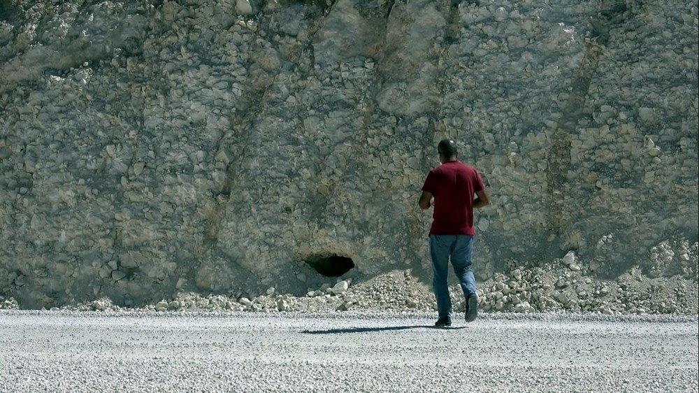 Van'da yol çalışmasında Urartular dönemine ait 2 kaya mezarı bulundu - 4