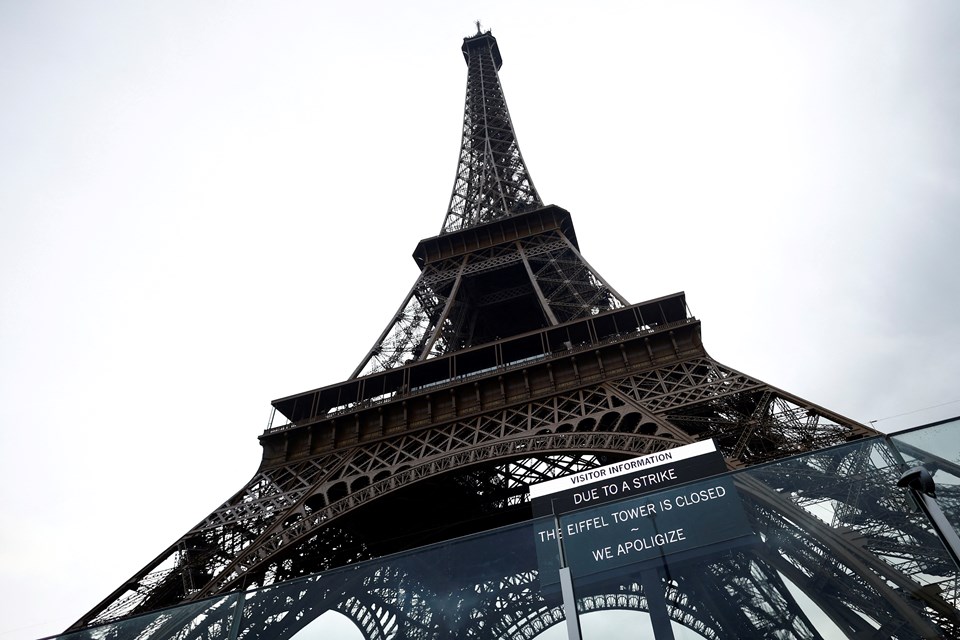 Paris'in simgesi Eyfel Kulesi grev nedeniyle ziyarete kapatıldı - 1