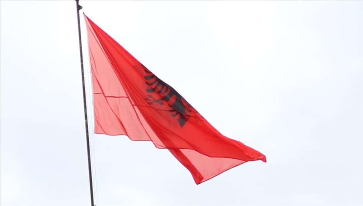 Eski Arnavutluk Sağlık Bakanı yolsuzluk iddiasıyla gözaltında Eski Arnavutluk Sağlık Bakanı yolsuzluk iddiasıyla gözaltında