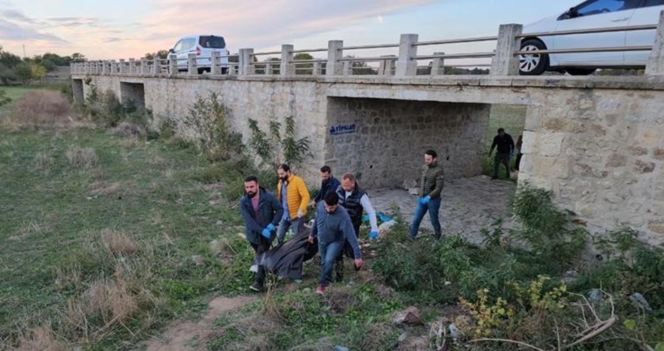 Dere kenarında kesilmiş ve yakılmış ceset: Polis iğneyle kuyu kazarak cinayeti çözdü - 1