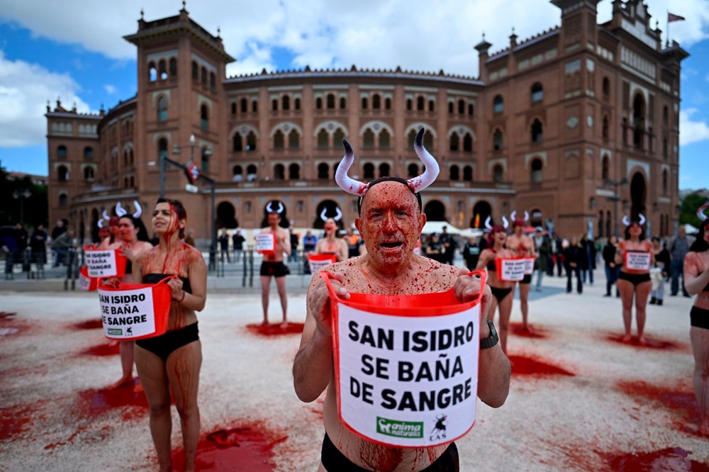 Madrid'de kırmızı boyalı eylem: 