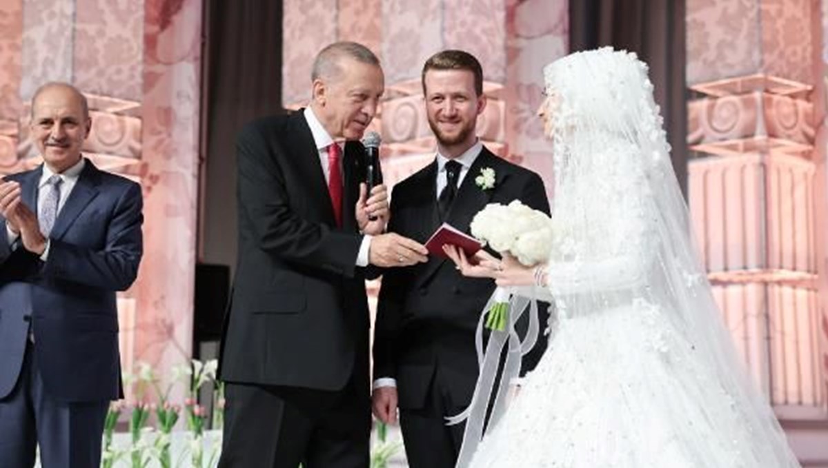 Cumhurbaşkanı Erdoğan yeğeninin nikah merasimine katıldı Cumhurbaşkanı Erdoğan yeğeninin nikah merasimine katıldı