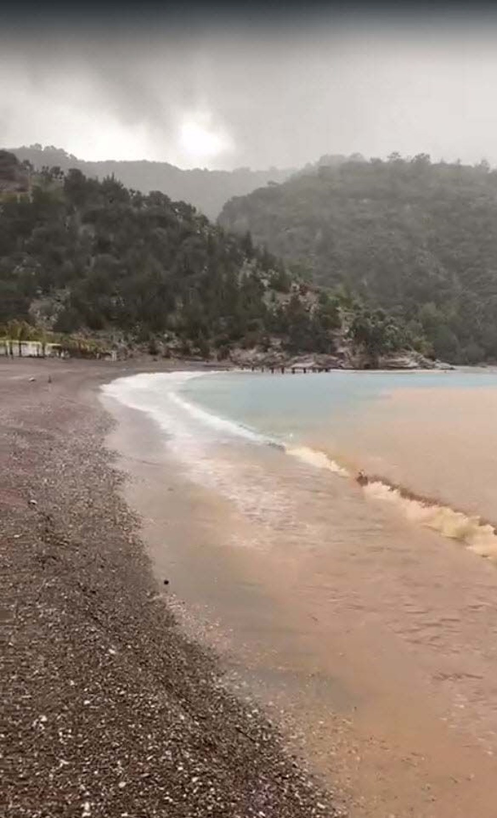 Dünyaca ünlü koyda korku dolu anlar | Ortaca’da sel suları aniden geldi, karavanlar sürüklendi - 4