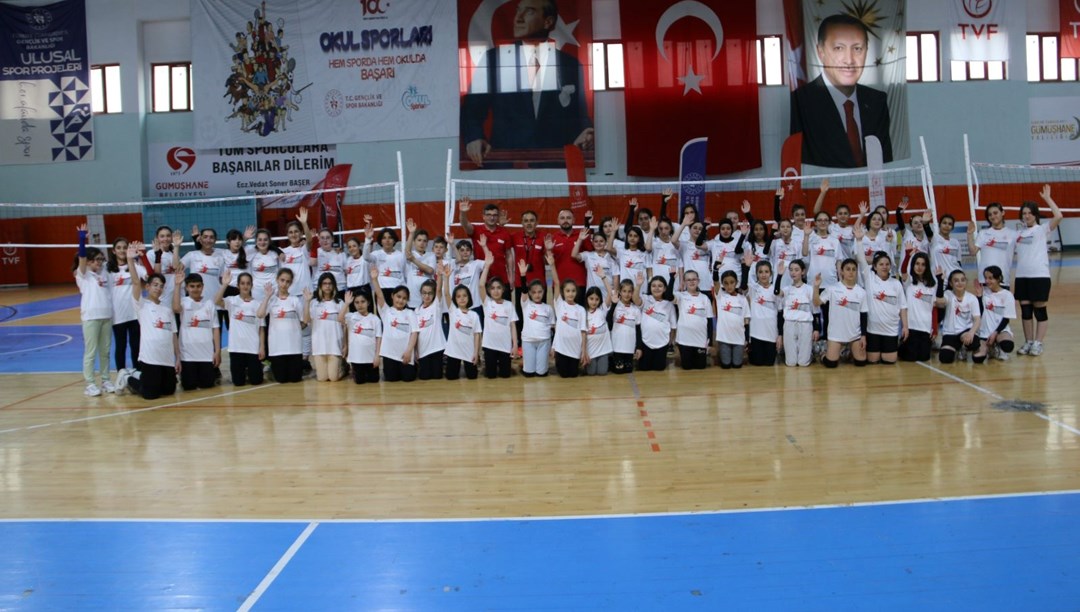 Türkiye’nin 33. Fabrika Voleybolu Gümüşhane’ye açıldı