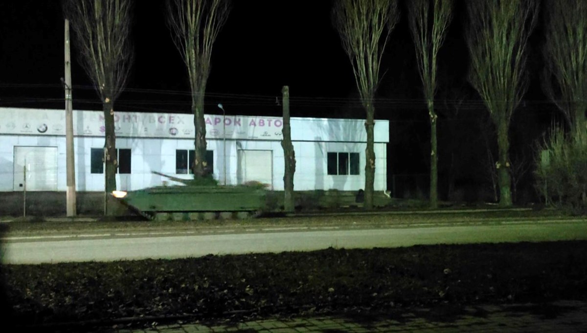 Harekat başladı: Rus tankları Donbas'ta