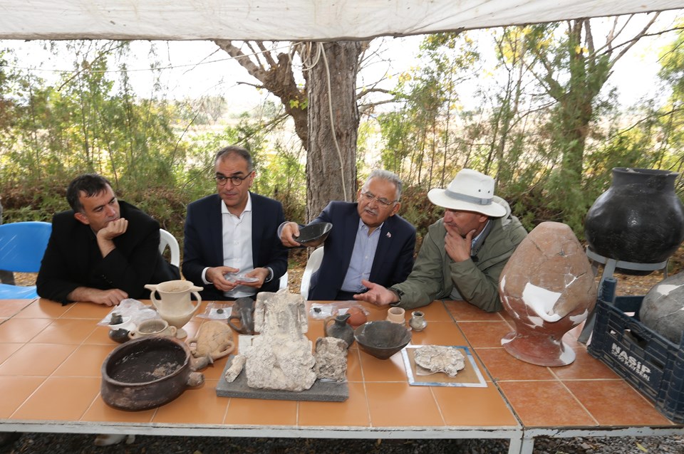 Kültepe Höyüğü'nde geçmişi 7 bin yıla kadar uzanan heykel ve kaplar çıkarıldı - 1