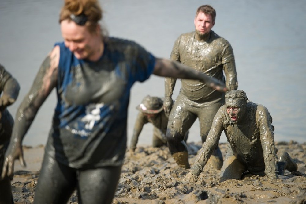 Where is the maldon mud race held. Грязевая гонка в молдоне на английском. muddy dress.
