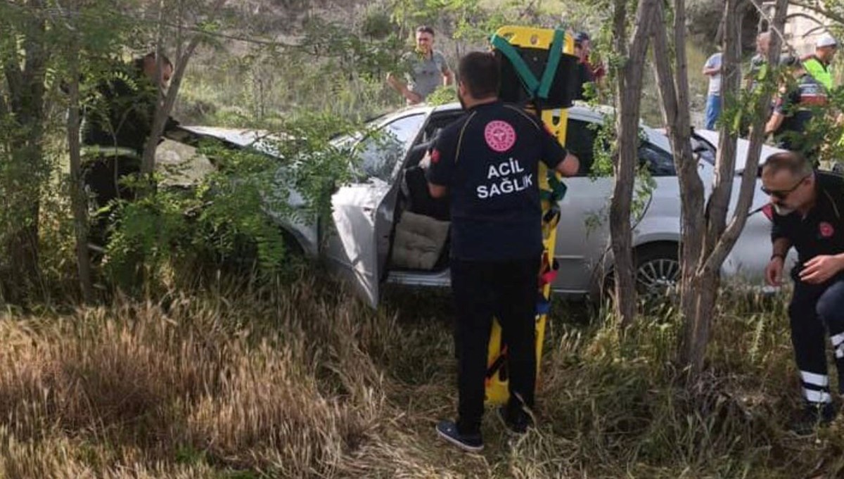 Şarampole devrilen otomobilin sürücüsü muhtar öldü Şarampole devrilen otomobilin sürücüsü muhtar öldü