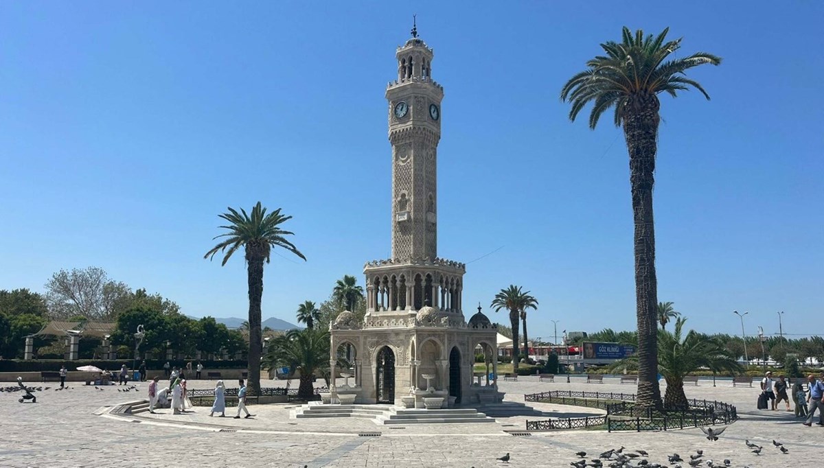 Bugün 42, yarın 41 derece... İzmir'de sıcak bunalttı, meydanlar boş kaldı