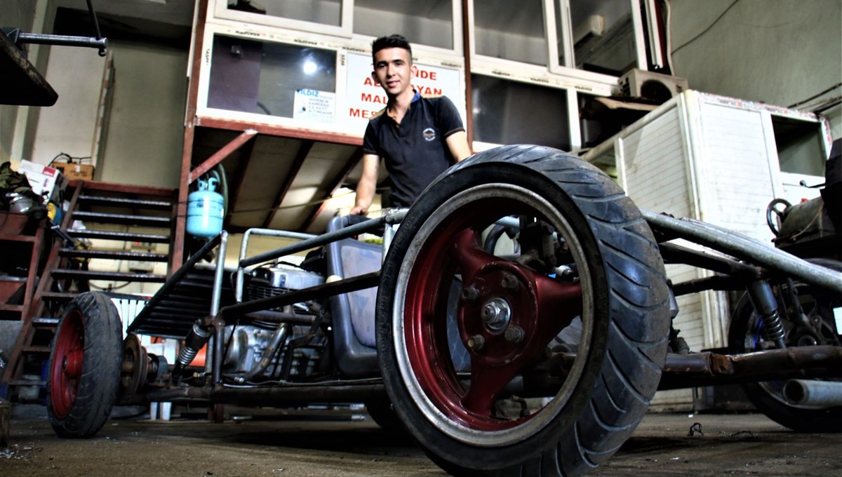 Hayalini gerçekleştirdi, kendi arabasını yaptı